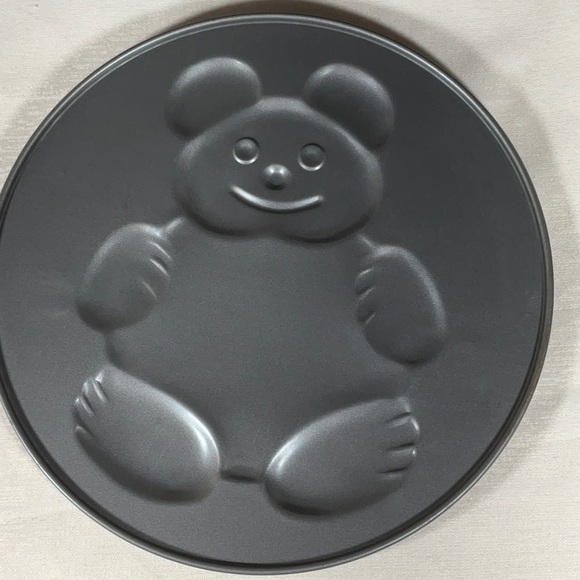 10 1/2” Spring Form Cake Pan with 5 interchangeable bottom designs - Picture 5 of 10